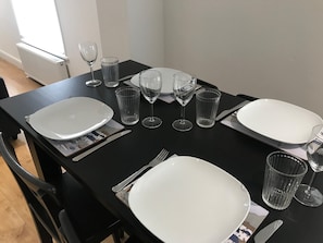 Lägenhet | Eget kök | Kylskåp, mikrovågsugn, ugn och spishäll