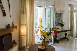 Interior - Family House near the Beach (Marathon)