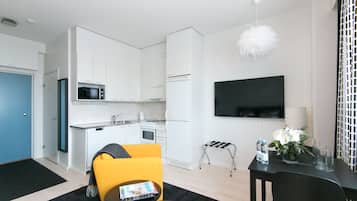 Comfort Studio | Private kitchen | Full-size fridge, microwave, oven, stovetop