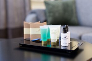 컴포트 스튜디오 | 욕실 | 샤워 시설, 고급 세면용품, 헤어드라이어, 목욕가운