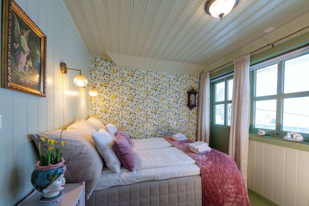 Basic Double Room (Molden, nr 3) | Down comforters, blackout drapes, free WiFi, bed sheets