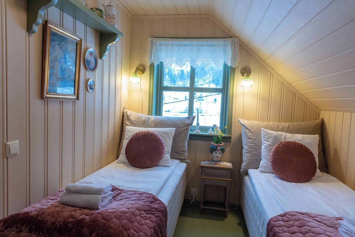 Basic Double or Twin Room (Hafslo, nr 5) | Down comforters, blackout drapes, free WiFi, bed sheets