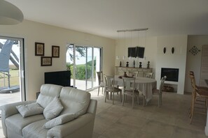 TV, fireplace, DVD player, stereo