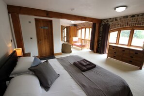 6 Schlafzimmer, Zimmersafe, Bügeleisen/Bügelbrett, Reisekinderbett