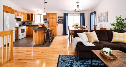 GORGEOUS Quiet Cottage ~ Pool - Hot Tub ~ Family