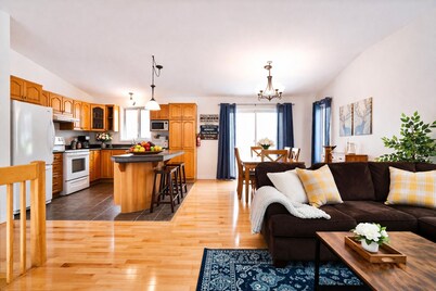 GORGEOUS Quiet Cottage ~ Pool - Hot Tub ~ Family