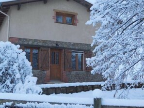 Exterior - Rustic house with garden in Aveizieux, pets allowed (Aveizieux)