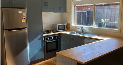 Beautiful Bayswater Location 3BR Home by Dandenong Creek