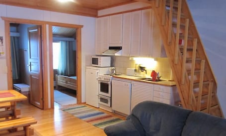 Apartment, 2 Bedrooms | Private kitchen | Full-size fridge, microwave, oven, stovetop