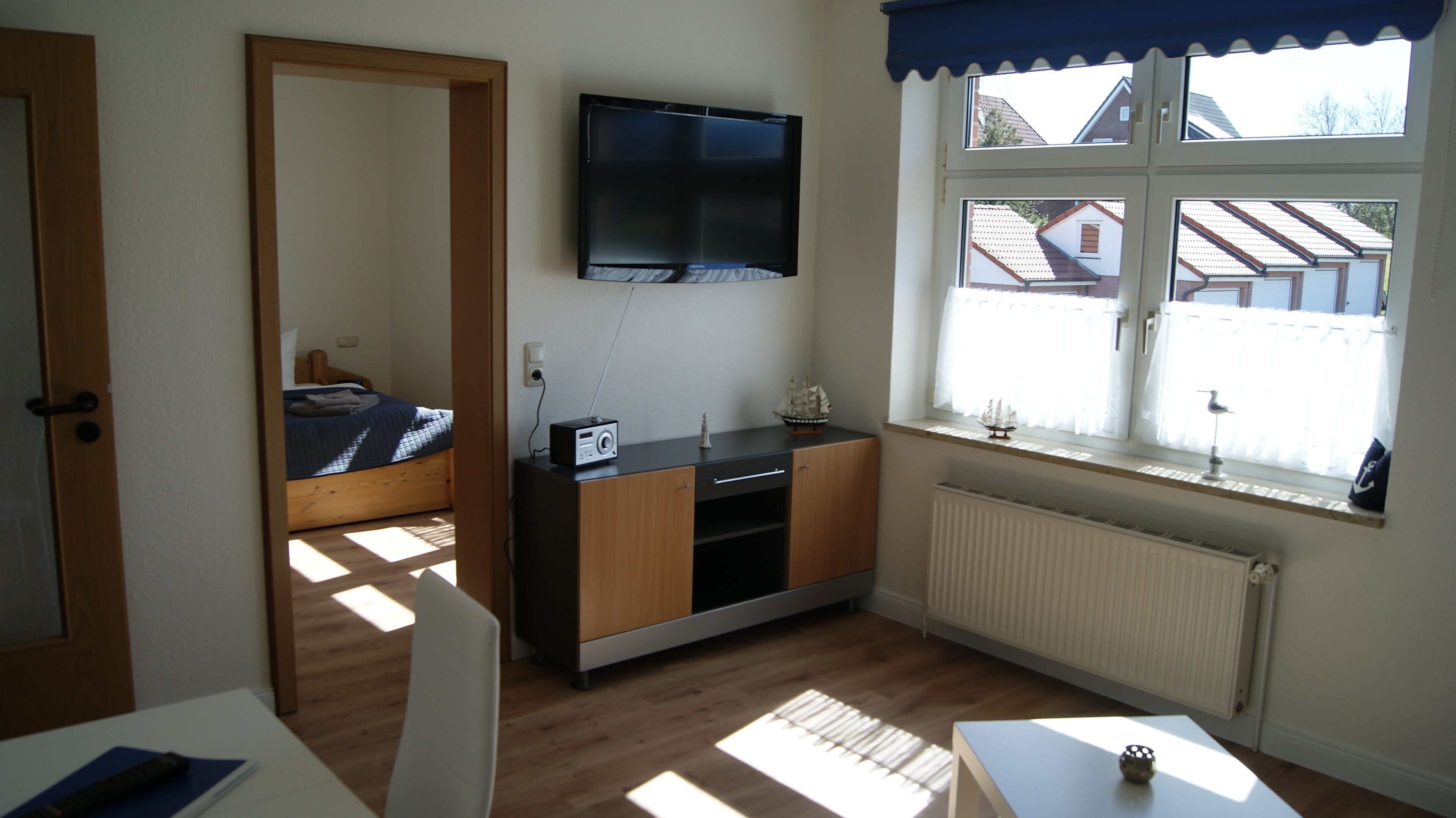 standard studio | living area | 18-inch flat-screen tv with satellite channels, tv