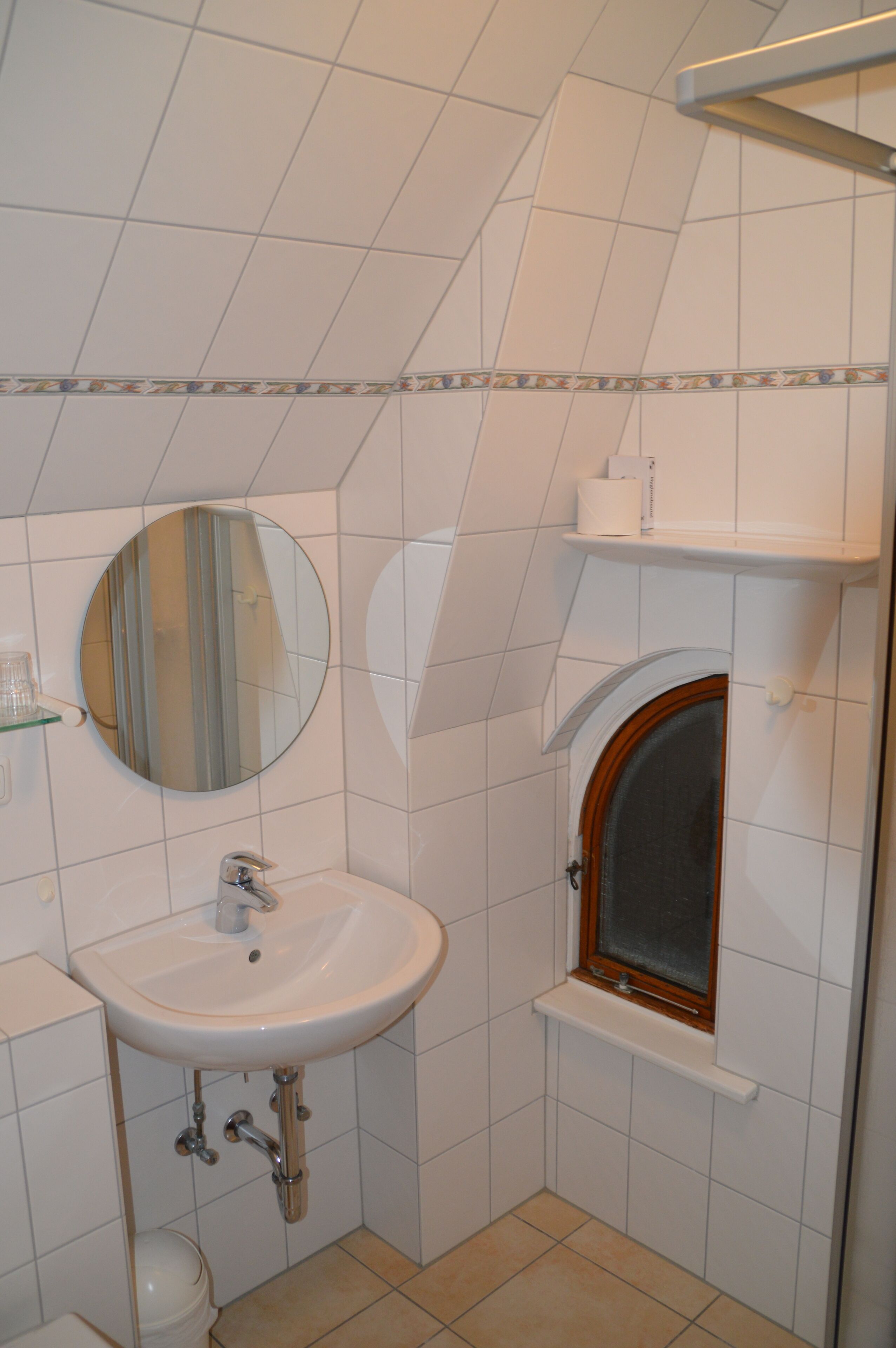 standard single room | room amenity