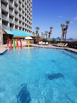 Piscine couverte, piscine extérieure