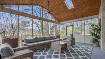 TV, fireplace, offices
