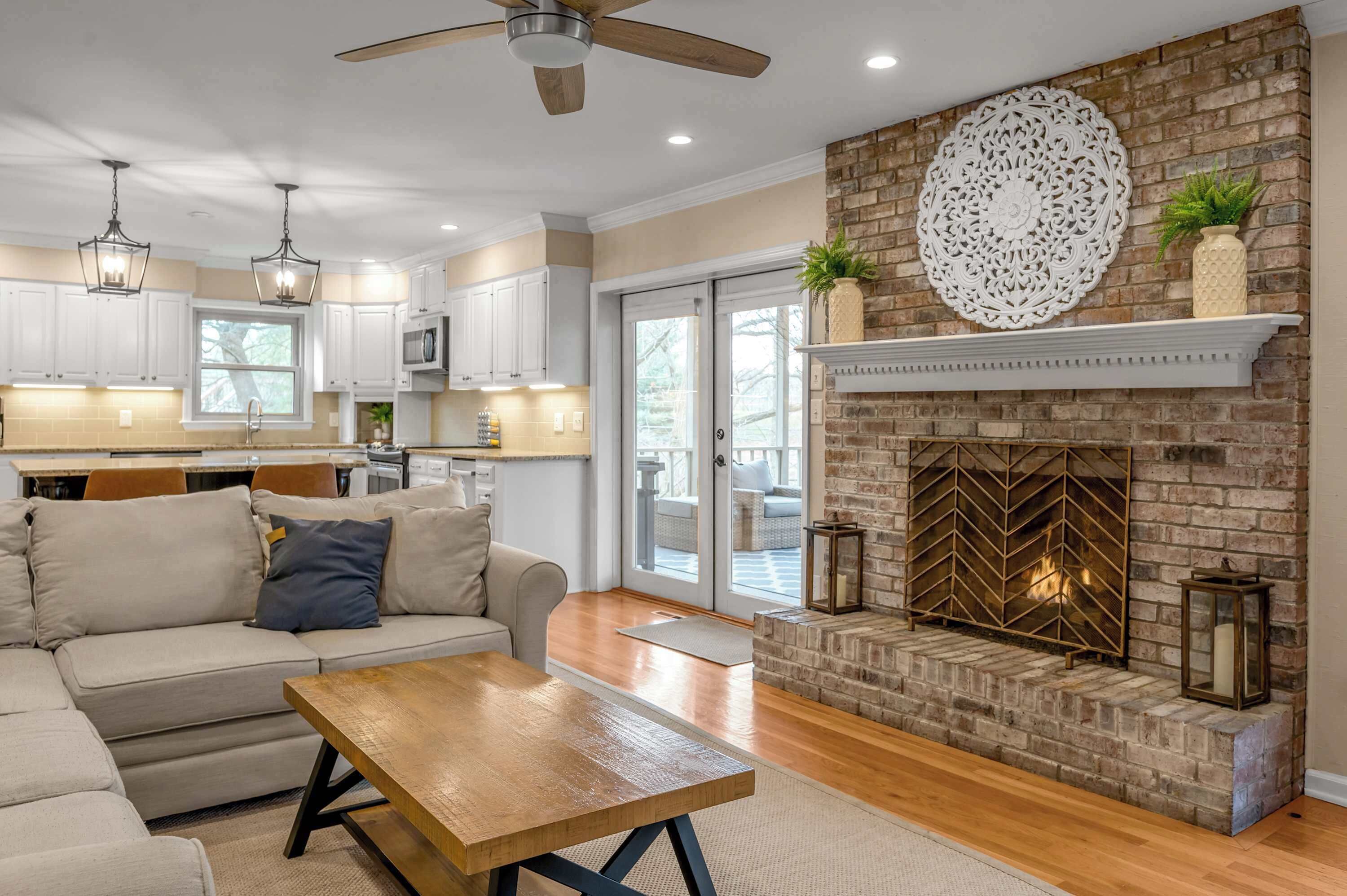 TV, fireplace, offices