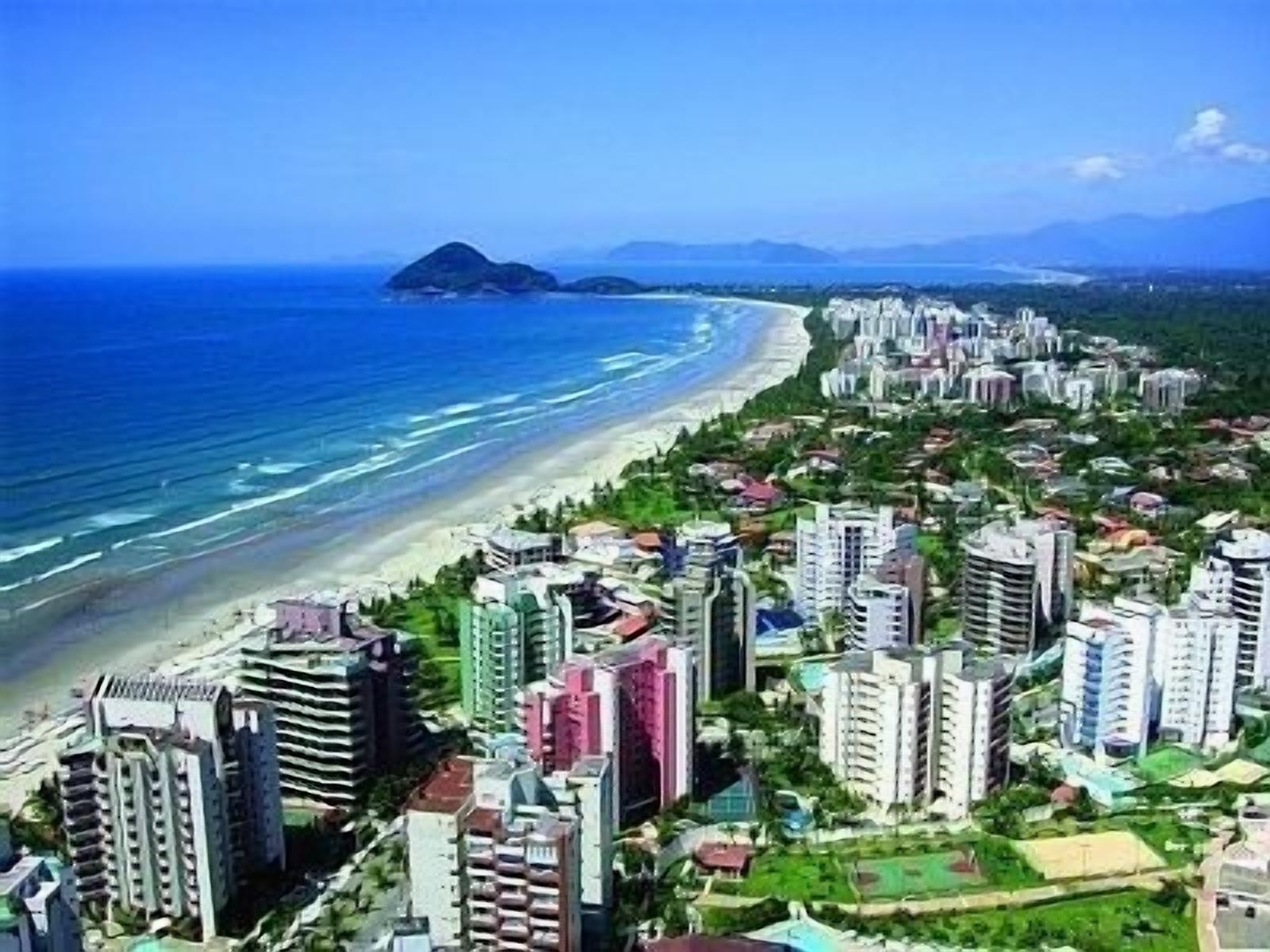 3 bedroom apartment with air conditioning, near the beach and a suite