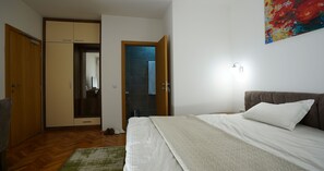 Double Room | Free WiFi, bed sheets - Young Lord Hotel (Pristina)