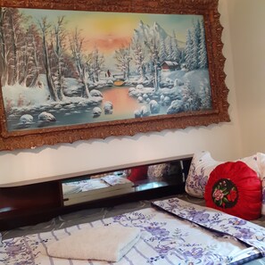 1 bedroom, in-room safe, iron/ironing board, free WiFi
