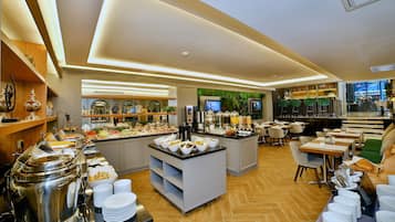 Free daily buffet breakfast