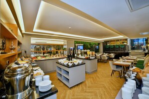 Free daily buffet breakfast  - Sorisso Hotel Due (Istanbul)