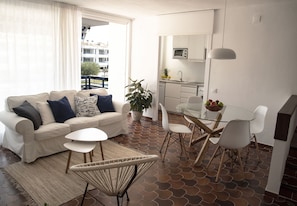 TV connectée, cheminée, jeux vidéo, table de tennis de table