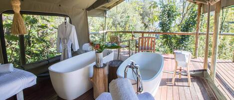 Couples treatment rooms, sauna, steam room, body treatments