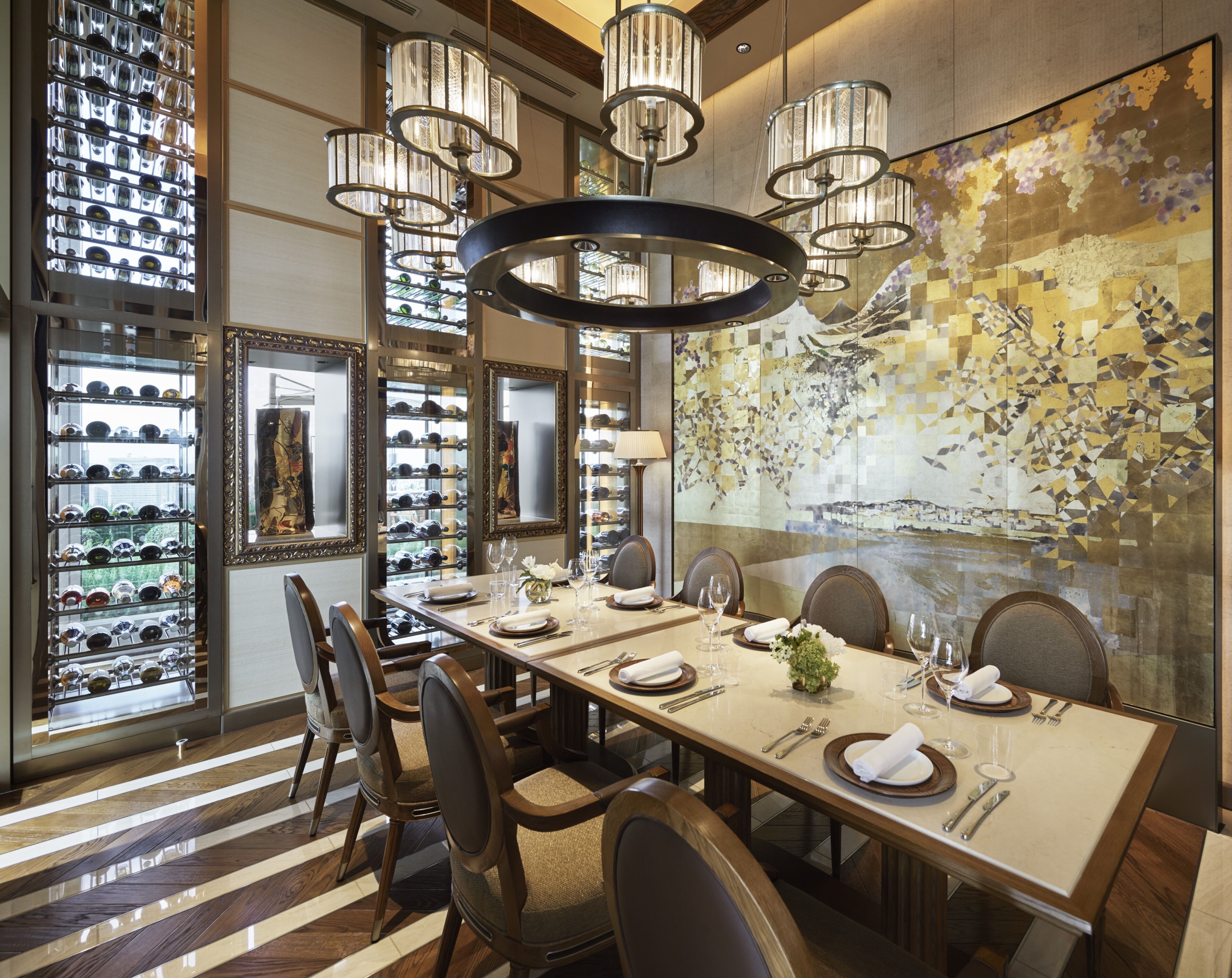 2 restaurants, breakfast, lunch, dinner served; italian cuisine