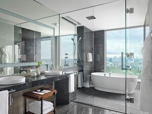 Separate tub and shower, deep soaking tub, rainfall showerhead