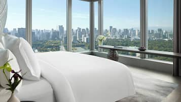 Suite panoramica | 1 camera, minibar, una cassaforte in camera, una scrivania