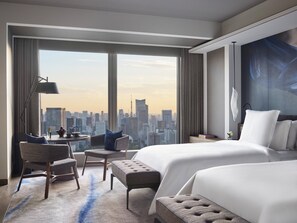Superior Room, 2 Double Beds (Skyline View) | City view - Four Seasons Hotel Tokyo at Otemachi (Tokyo)