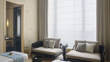 Couples treatment rooms, steam room, body treatments, aromatherapy