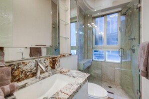 Combinazione doccia/vasca, vasca idromassaggio, asciugacapelli