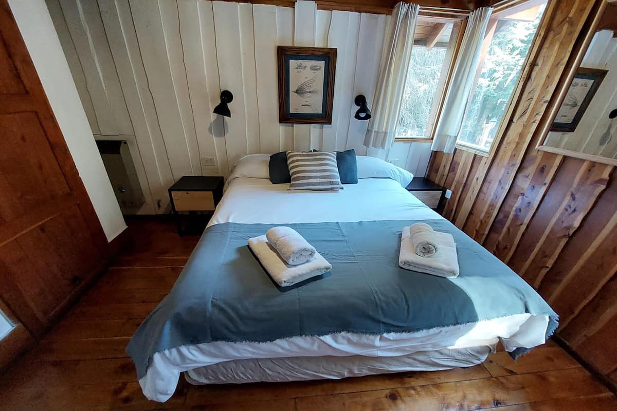 2 Schlafzimmer, hochwertige Bettwaren, Daunenbettdecken