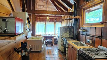 Cabin (ANDINA) | Private kitchen | Fridge, microwave, oven, stovetop