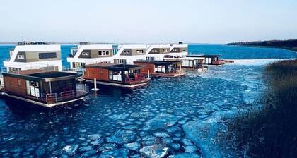 Hausboot "ELANDI" - Erholung, Spaß & Luxus