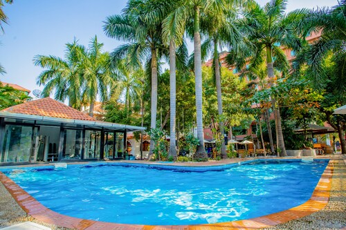 E-Outfitting Golden Country Hotel