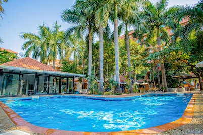 E-Outfitting Golden Country Hotel