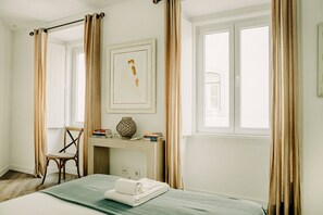 3 chambres, chambres insonorisées, fer et planche à repasser