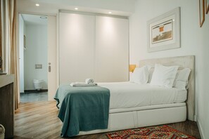 3 chambres, chambres insonorisées, fer et planche à repasser