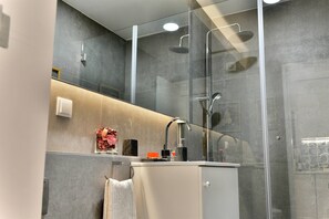 Articles de toilette gratuits, sèche-cheveux