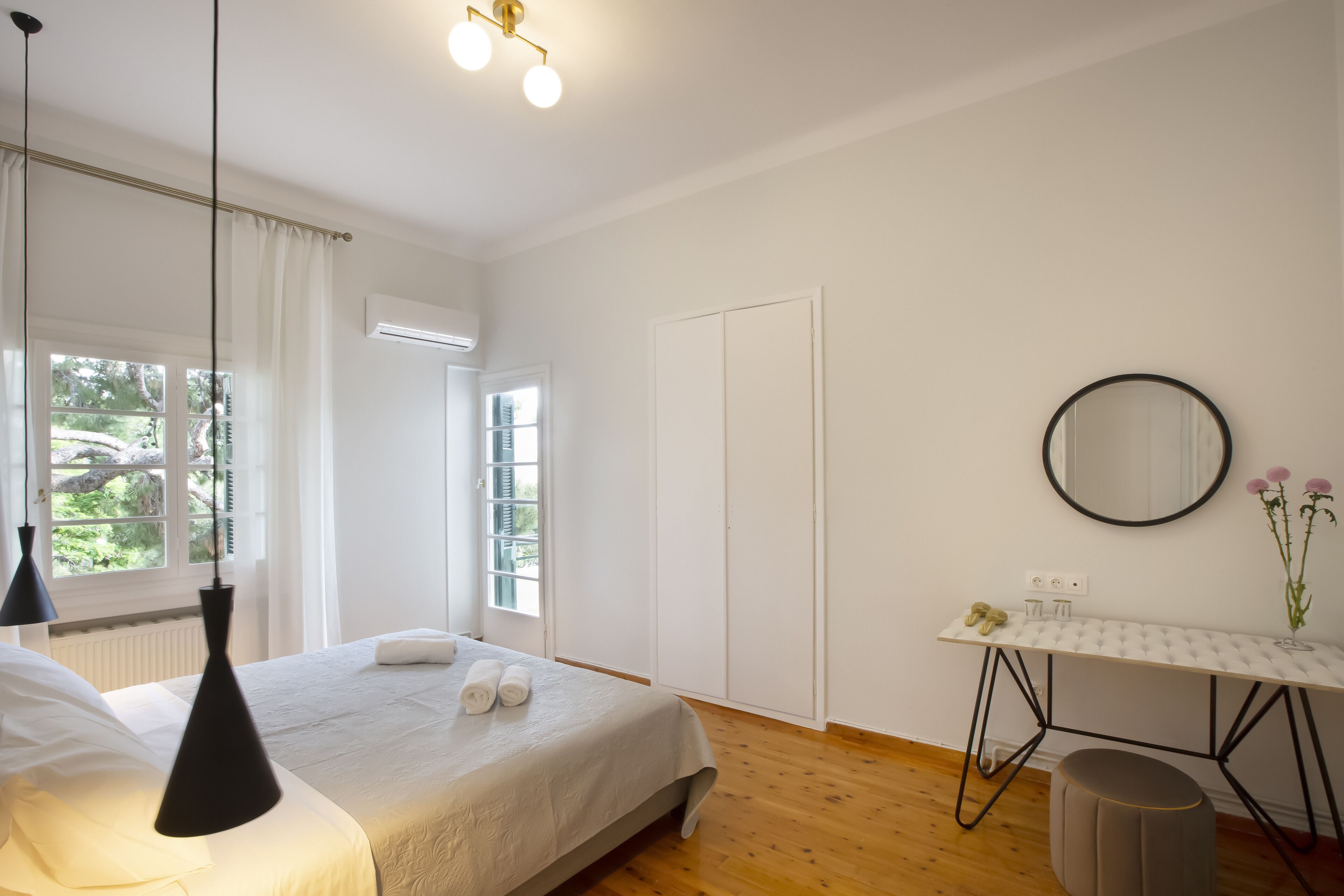 6 bedrooms, desk, iron/ironing board, free WiFi