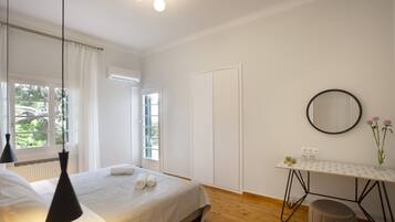 6 bedrooms, desk, iron/ironing board, free WiFi