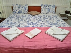 2 quartos, ferros/tábuas de passar roupa, Wi-Fi, roupa de cama