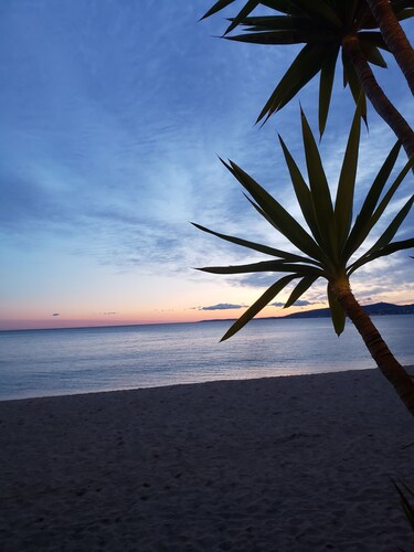 Fréjus plage T2, piscine, parking, plages à 200m 