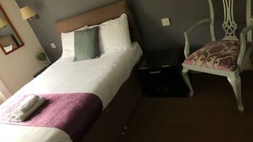 Double Room, Shared Bathroom | Free WiFi, bed sheets