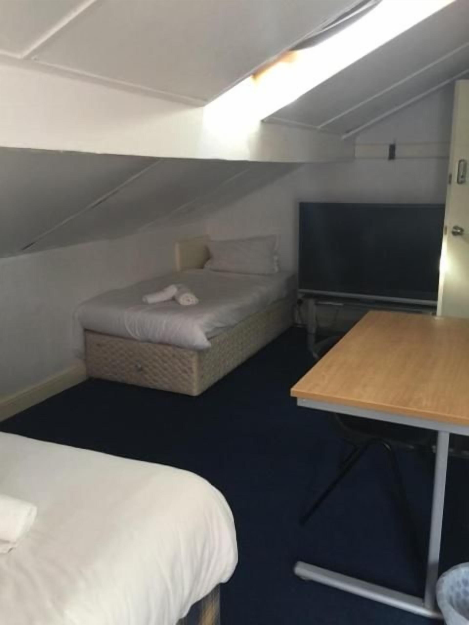 WiFi (free), bed sheets