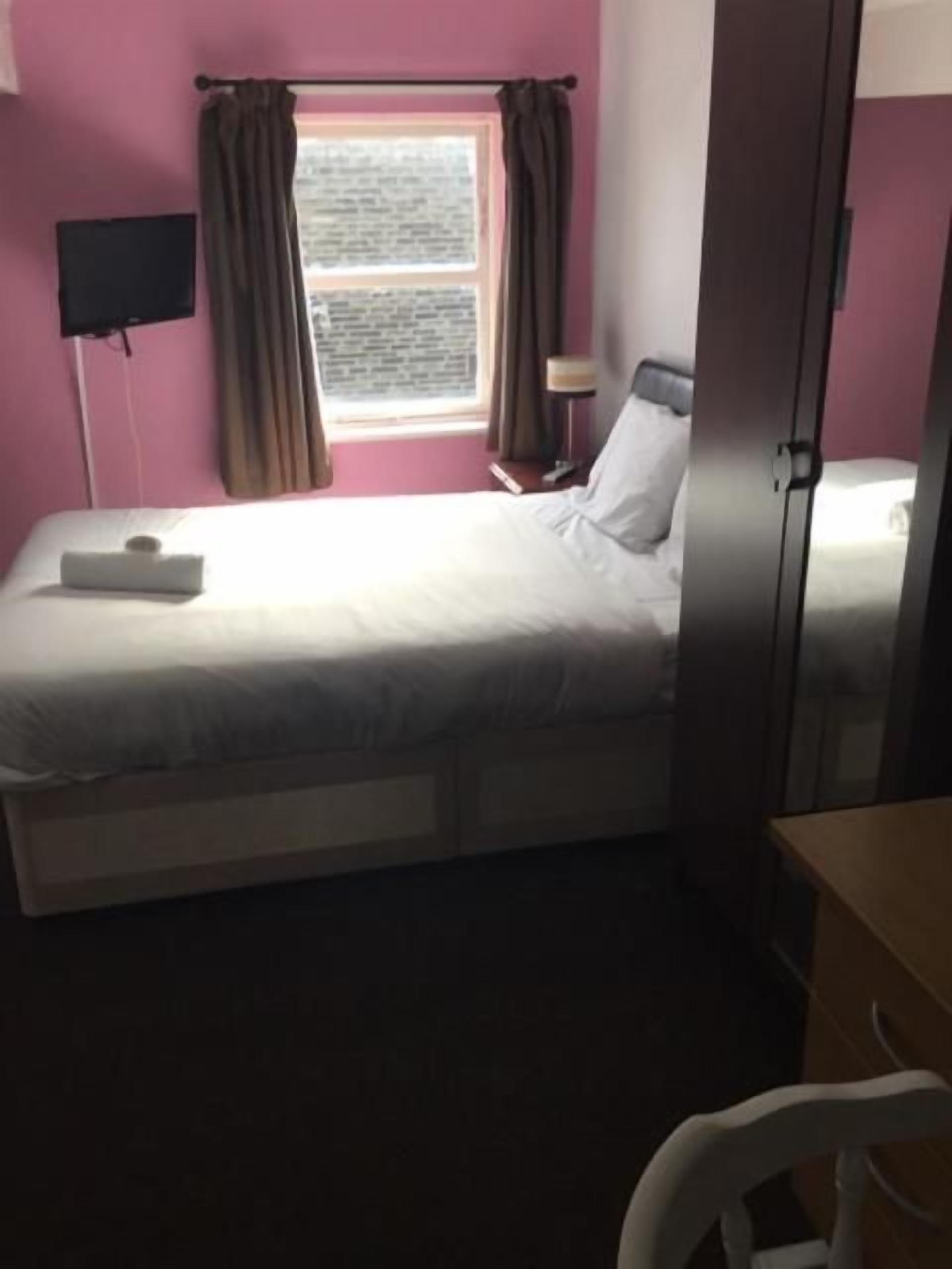 WiFi (free), bed sheets
