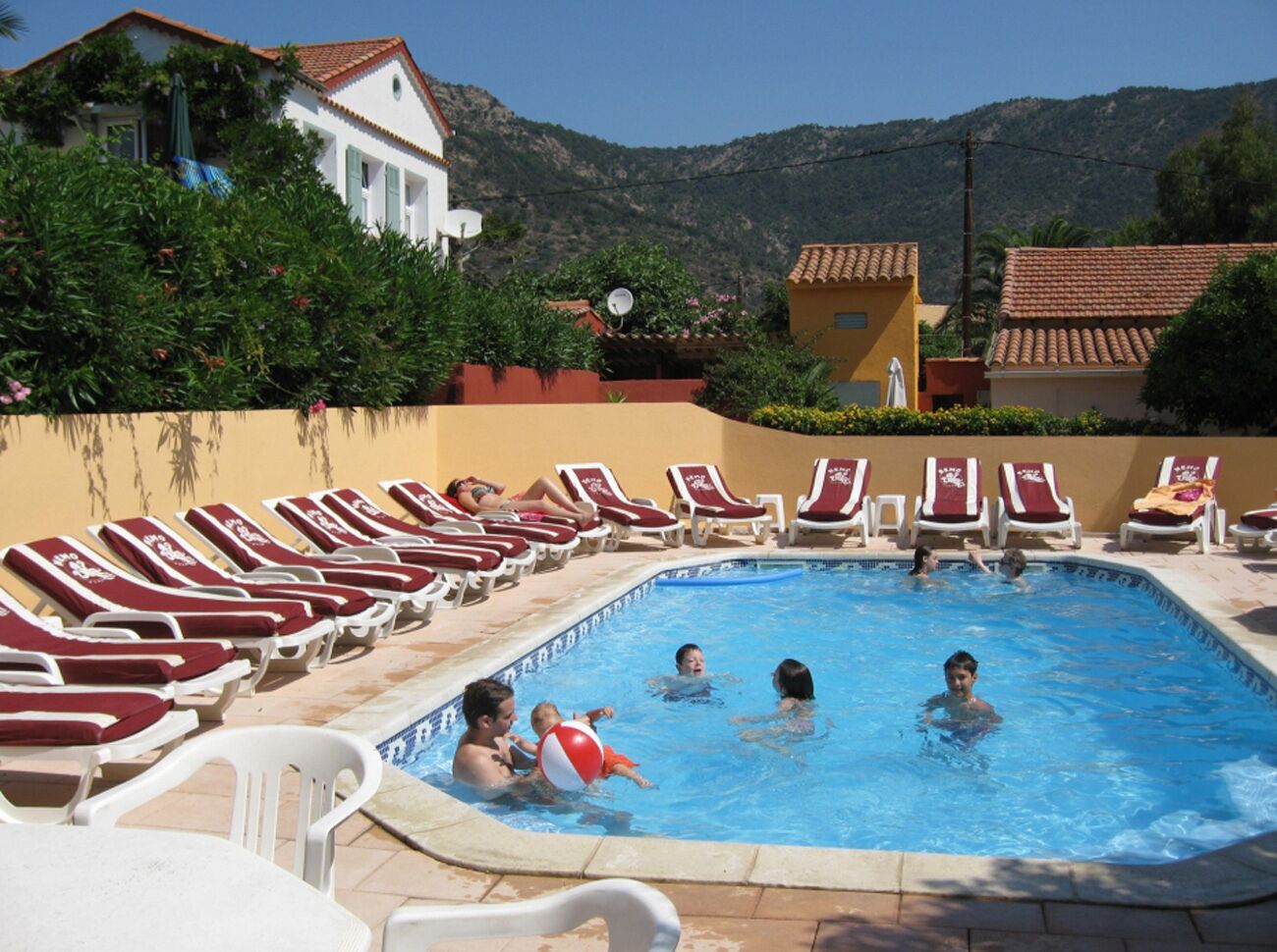 50m from St Clair beach 2 pool terraces