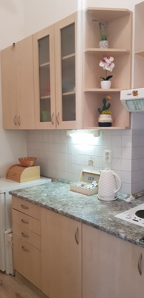 1 chambre, bureau, espace de travail pour ordinateurs portables