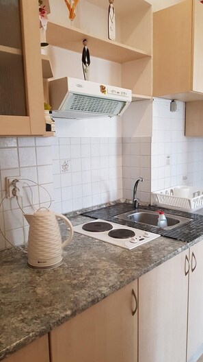Huoneisto | Yksityinen keittiö | Jääkaappi, uuni, liesi, astianpesukone