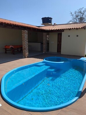 Outdoor pool - House in Coqueiro, with 4 bedrooms, air conditioning, electric shower and well. (Luis Correia)